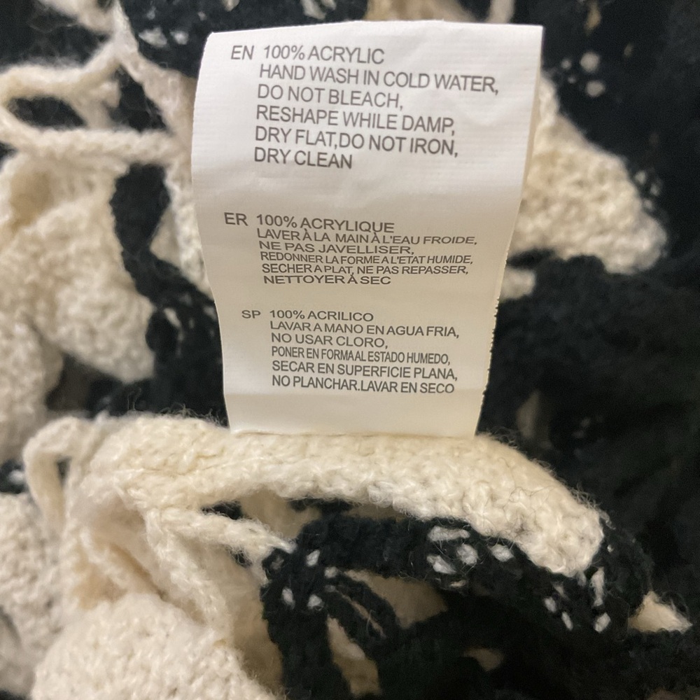 CLOTH BY DESIGN Crochet Top - Picture 4 of 5